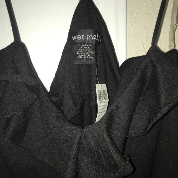 NWT Ruffle Halter Top - Picture 2 of 4